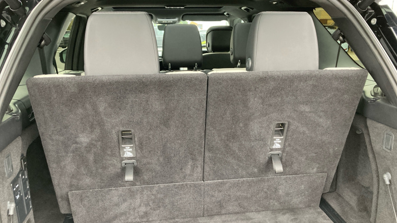 Land Rover Discovery 3.0 D300 Dynamic SE 5dr Auto Diesel Station Wagon